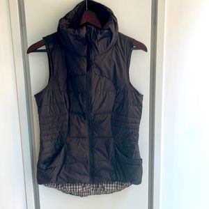 Lululemon black puffer vest
